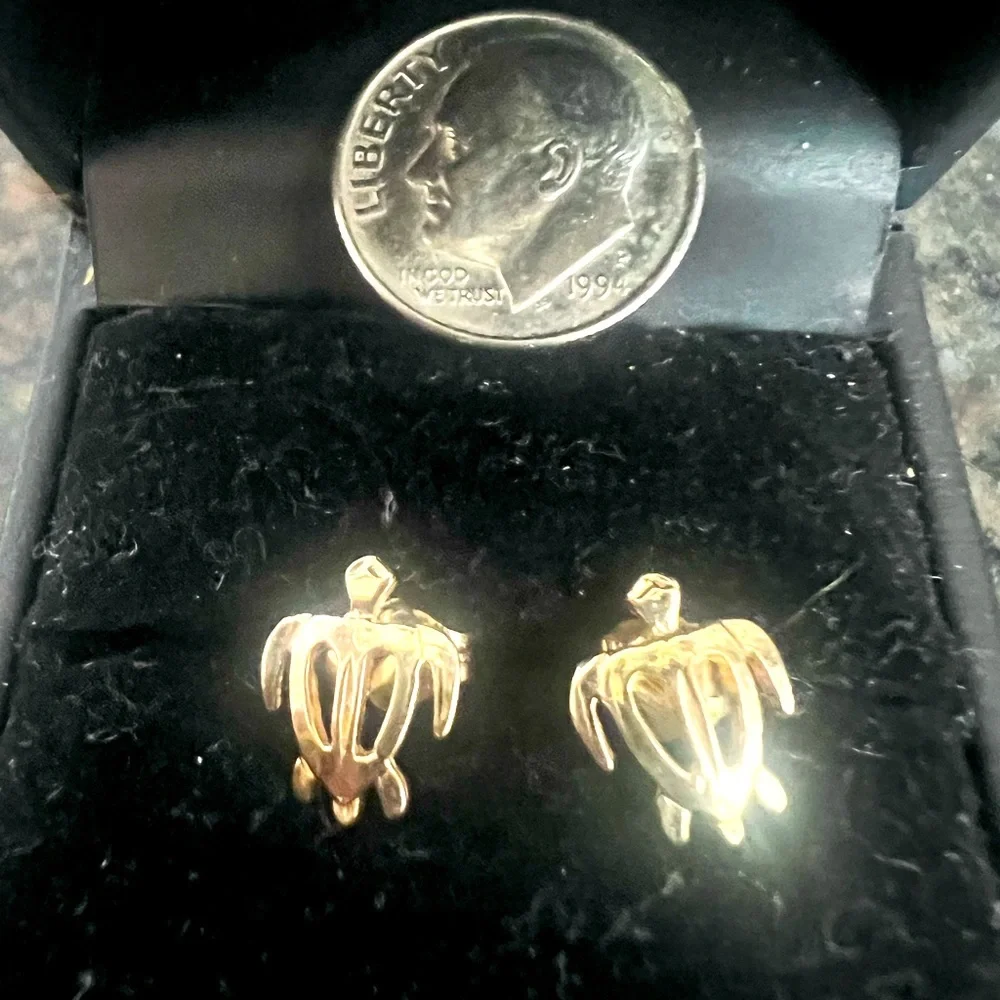 🎁14K GOLD TURTLE EARRINGS 🎁FOR A WOMAN OR A CHID🎁NEVER USED🎁